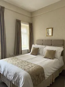 Sharn Bek Hotel - Image 2
