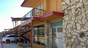 Oasis Motel - Image 3