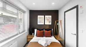 Comfy Room and Parking Fast Access to Central London - Image 5