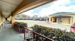 REGENCY INN - CHANNELVIEW - Image 5