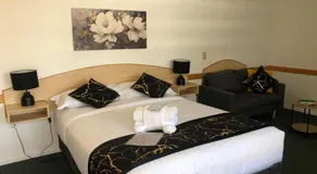Warwick Vines Motel - Image 2