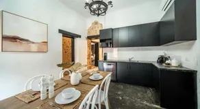 Blacksmith Cottage - Stay in Blacksmith's Lively Hub - Image 2