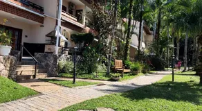Apartamento até 10 pessoas na enseada Guarujá em condomínio clube praia piscinas salão jogos quadra futebol campo parquinho brinquedos Wi-fi Home office - Image 4