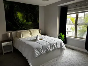 Moose - Private Queen Bedroom near Downtown and 17th Av - Image 2