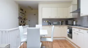 Dale Street Apartments Suite - Image 2