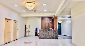 Hotel Divine - Image 2
