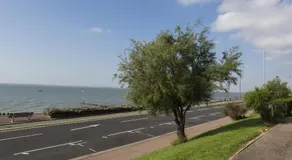 Southend Guest House - Close to Beach, Train Station & Southend Airport - Image 5