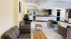 Merry Villa Hotel & Apartments - Image 4