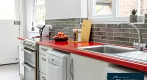 Stylish 5 bed home in Beeston - Image 4