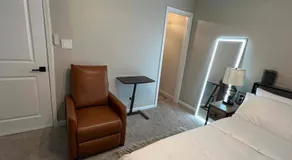 HomeTel Premium Guest Suite w/ Private Entrance - Image 5