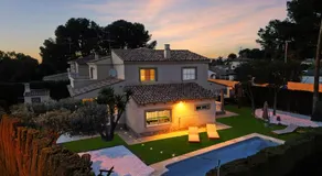 Private Garden Villa near Valencia with Cinema and Gym - Image 3