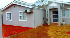 103onWallace Self Catering Guest House - Image 4