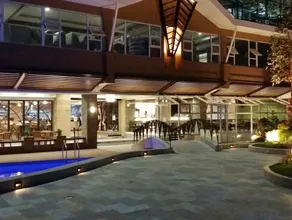 Newtown Plaza Hotel - Image 5