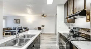 Bright & Stylish 1BR Free WiFi Free Parking - Image 3