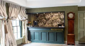 Bush Hotel Farnham - Image 5
