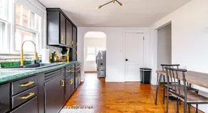 NEW Luxe Pet Friendly Free Parking Downtown - Image 5