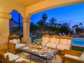 Heated pool directly on the beach - Image 3