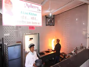 Hotel Mulberry Inn - Image 2