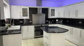 6 Bed-Sleeps 12-Hot Tub-Free Parking-Pet Friendly - Image 4