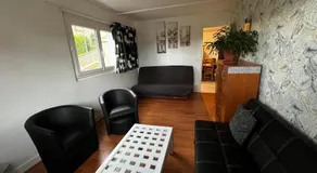 Logement sous maison habitée en face de la foret petite cour - Image 3