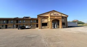 Regal Inn Coffeyville KS US 169 - Image 3