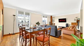 Quartier Arc de Triomphe 2 Bedroom Apartment with Netflix - Image 3