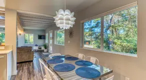 Stunning new home with furnished deck & easy beach access - Image 5