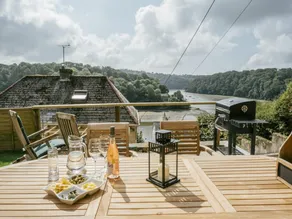 House in Malpas with Creek Views  Hot Tub - Image 4