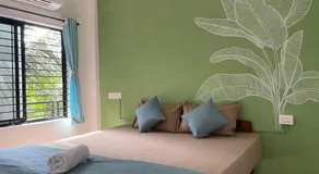 12 Monks - Backpacker Resort - Image 2