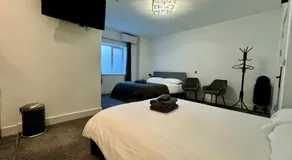 Oxford Street Apartments - Image 2