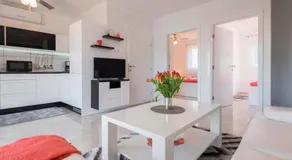 La Perla Apartments - Image 5