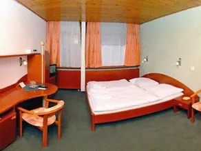 Hotel Flóra - Image 2