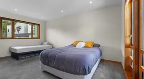 Beachside Luxury - Laingholm Holiday Apartment - Image 2