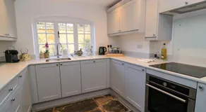 April Cottage - Image 5