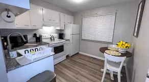 1br 1st floor The Sage Sancuary! Prime Location - Image 3