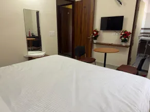 JMD Zoom Plaza Hotel - Image 5
