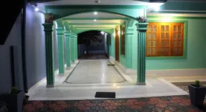 3 AC Bedroom house with free parking - Image 2