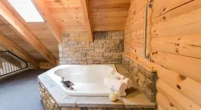 Sugar Maple Cabin by Amish Country Lodging - Image 5