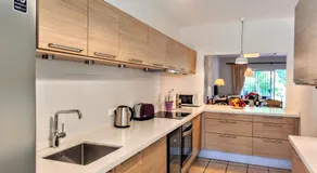 Spacious Beachfront Town House in Estepona with Fully Equipped Kitchen, Pools, Garden, Sea View - Image 4
