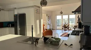 Sanctuary by the Sea with large room incl lounge area, bathroom, direct garden access & free parking - Image 5