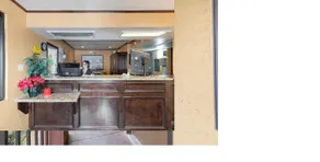 Southern Comfort Hotel - Image 2