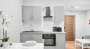 Modern aparthotel 1 minute away from Ilford station 20 minutes from Central London - Image 4