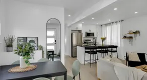 Modern 2BR Apt Near Downtown Ottawa FREE PARKING - Image 2