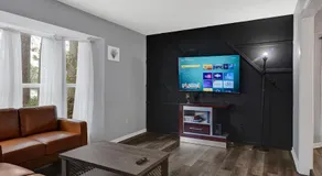 Home for summer with pool, pool table, outdoor kitchen,patio and balcony - Image 2