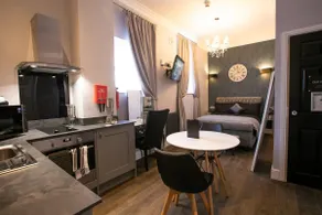 Mousehold Heath. Charming suite & great location - Image 3