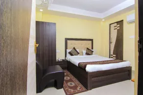 OYO Flagship Hotel Cz Near Phoenix United Lucknow - Image 3