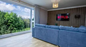 Great Views, Fast WiFi & Driveway Parking - Image 4