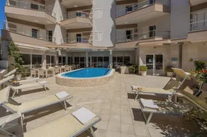 Apartments Del Mar - Image 4