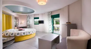 Ocean Beach Hotel - Image 2