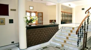 The Win Sum Hill Hotel - Image 4